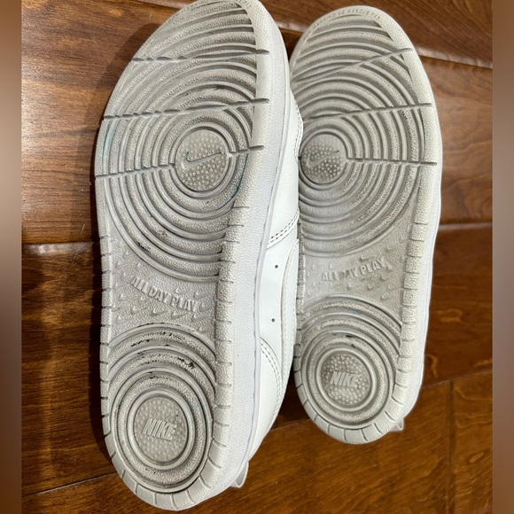 Size 3.5 women’s size 6.5 Nike Shoes - Picture 3 of 6